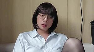 Hey, I never thought Ting Xuan would hide such sassy suspenders!