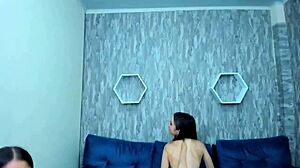 teen showin' her naked body, oops!