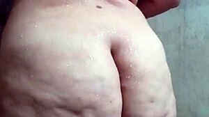 Branquinha Bunduda Tomando Banho Sexy Shower