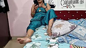 Curious delivery boy shows Indian bhabhi a surprising demo