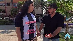 فريقي خسر بس أنا فزت بنيك فتاتي النحيفة!