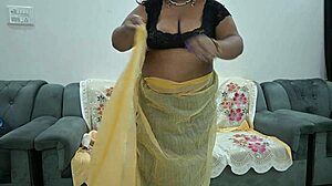 desi saree aunty teasing with her bare tits on display.