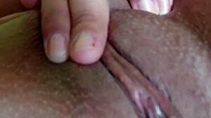 masturbando com pregador e gozando