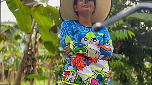 i'm so crazy for her, this campesina gets licked outdoors