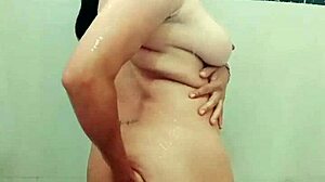 Latina Housewife Feels Pleasure Masturbating In Bath