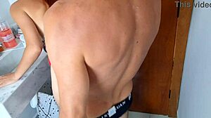 foda rapida no banheiro da festa antes de serem pegos 🚀