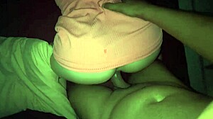 Fudendo personal da academia, gozando dentro dela pra marido limpar, olha como ela goza na pica dele