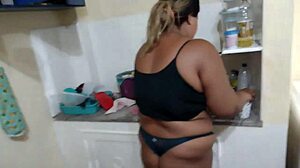madrasta tudo bem sou seu enteado e nao posso te ver de calcinha pela casa que ja fico muito excitado ju esposa safada fode com enteado sem padrasto saber