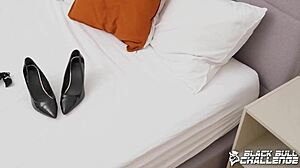 Isabella De Laa Striptease