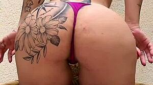 colombian desk flash with stunning natural tits