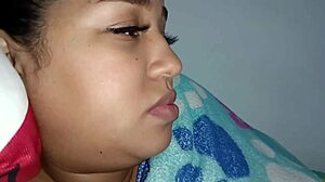 cansado del trabajo, veo porno y mi esposa me masturba