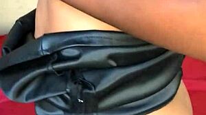 i play with vibrator then pee on myself