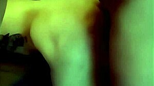 Die schlampe muss nach dem pissen den schwanz sauber lutschen mit spanking und humiliation