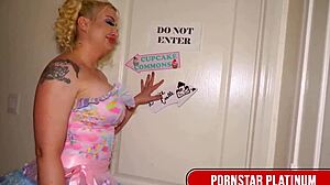 Mocha hunk Kriskxxx fucks blonde Leya Falcon's pink ass