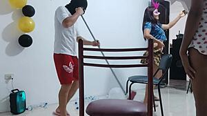 I saw the employees having an erotic scene at work while cleaning the office.