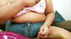 i'm watchin this northindian girl with big tit's, she's so sexy