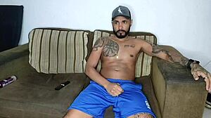 Horny guy unloads on pretty skinny 😈