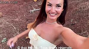 Belle Amatrice Française Se Fait Baiser Par Un Groupe D'Inconnus Dans Les Bois!