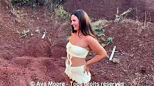 Belle Amatrice Française Se Fait Baiser Par Un Groupe D'Inconnus Dans Les Bois!