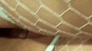 mi hermanastro me lo mete por el culo mientras uso mi vibrador