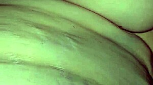 Licking that MILF pussy to taste her sweet juice 😋