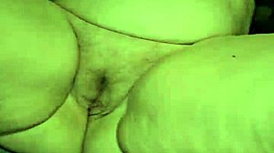 Licking that MILF pussy to taste her sweet juice 😋