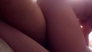 mujer delgada y culona le gusta coger con monster cock 😏