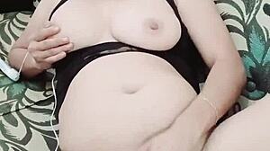 brunette babe enjoys huge dildo ejaculation with wet pussy squirts