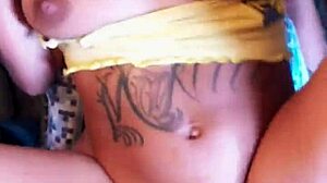 morena gostosa curte sexo quente na cadeira de balanço