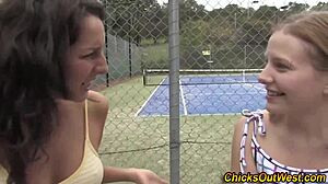 Australian Lesbians Perform Oral Sex and Fingering in Reality