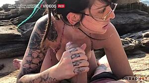 Pervertida Mostra Peitos Na Praia