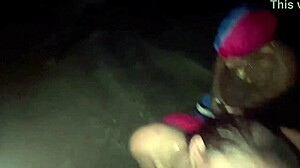 eu e meus amigos fudemos a buceta da novinha na rua e enchemos ela de porra