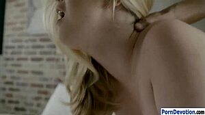 Pregnant Karla Kush starts her morning routine.