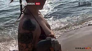 Pervertida Mostra Peitos Na Praia