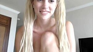 S candy goo mastrubating with toys on webcam