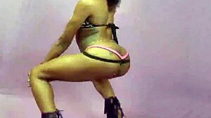 Homemade swimsuit video with amateurs.