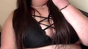 Kandy Kane deepthroats like a sri lankan whore