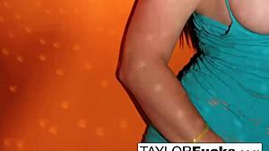 Hot 70s sluts finger each other's cunts 😏