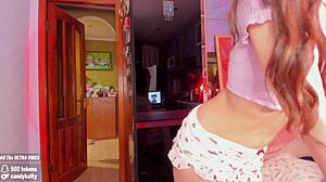 Show De Sweety Rinushka En Gros Plan Devant La Camera