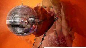 Hot 70s sluts finger each other's cunts 😏