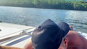 danny mancinni ganhando um chupada no seu grelao enorme