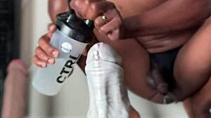 Young Bull Edges And Fist His Beautiful Cunt