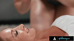 MILF Silvia Saige Rewards Stepbae Liz Jordan With Kissing, Muff Diving, And Fingering