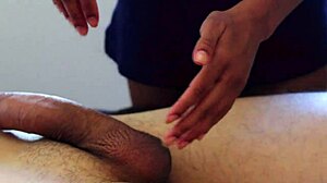 contratei uma massagista gostosa e gozei recebendo a massagem erotica em casa 😘