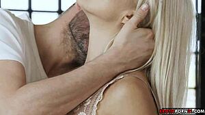 Beauty Babe Waits You In Lingerie!