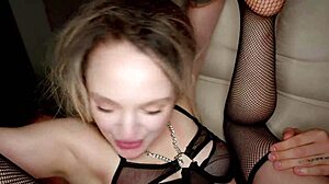 转瓶子游戏变成狂野群交，含喉和双阴道