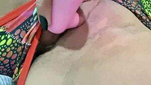 usando o vibrador pra gozar, que delicia