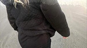 Gostosa Caminha De Calcinha Fode Na Praia Por Dinheiro