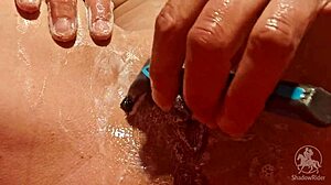 i shave my wet pussy in the bathroom, it's so hairy