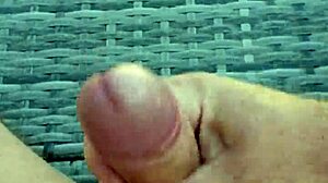 Je me branle et je jouis sur mon ventre